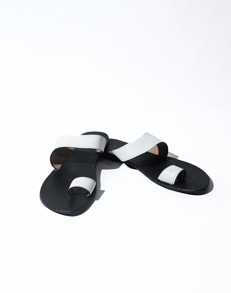Flat sandal - Toe Ring