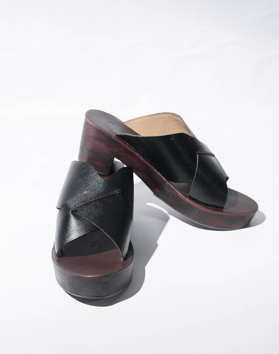 Mid-heel wooden sandal