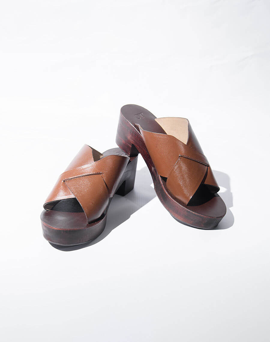 Mid-heel wooden sandal