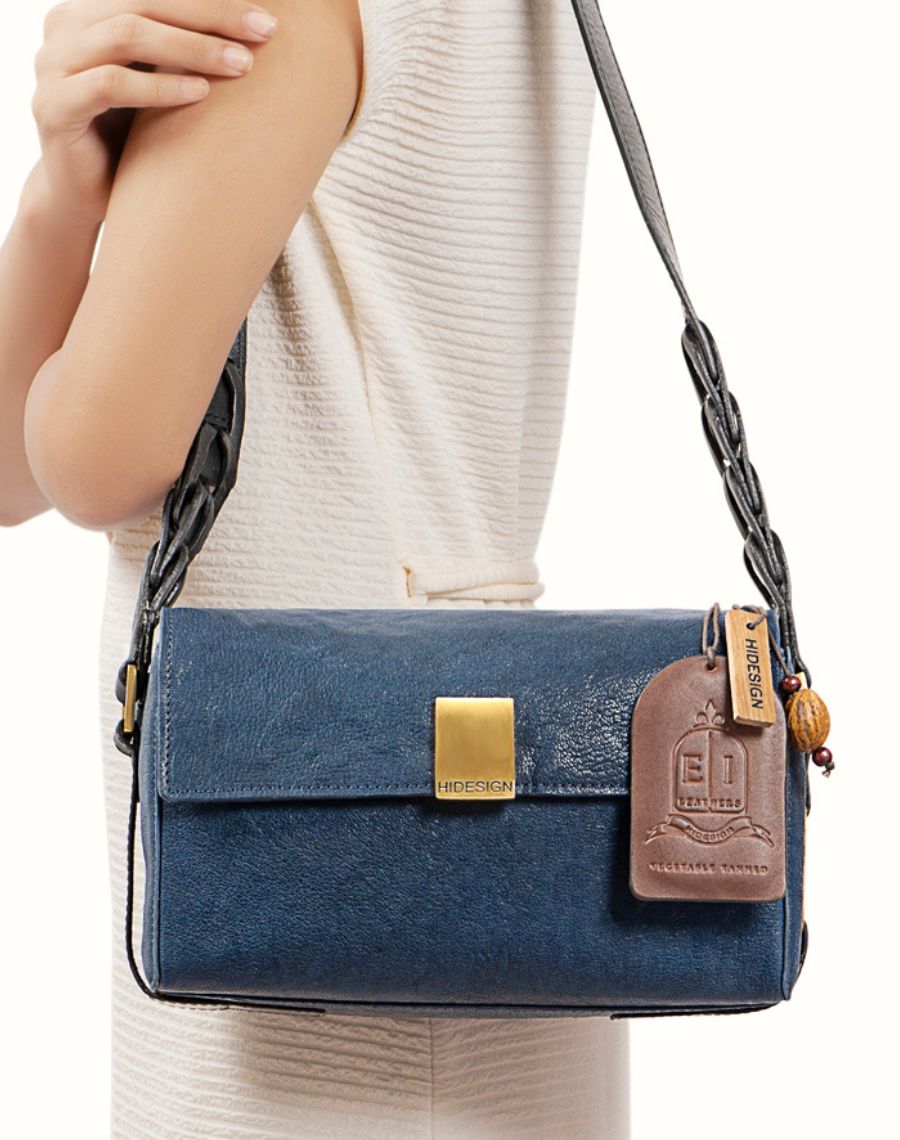 Conscious 01 - Crossbody