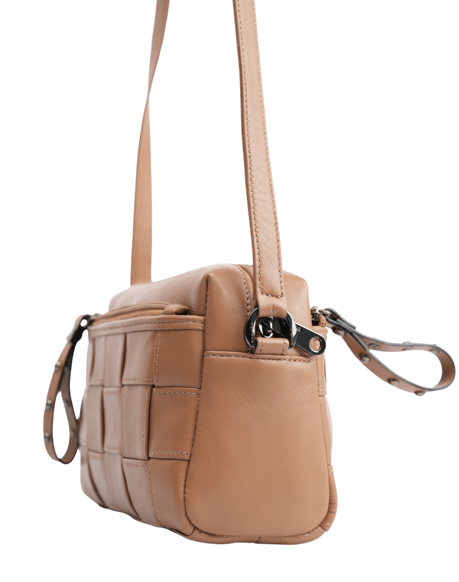 L2894 - Wooven Pocket