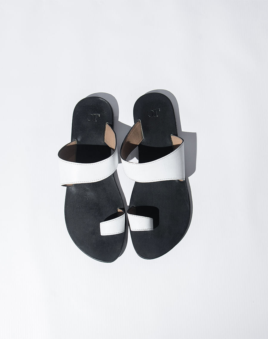 Flat sandal - Toe Ring