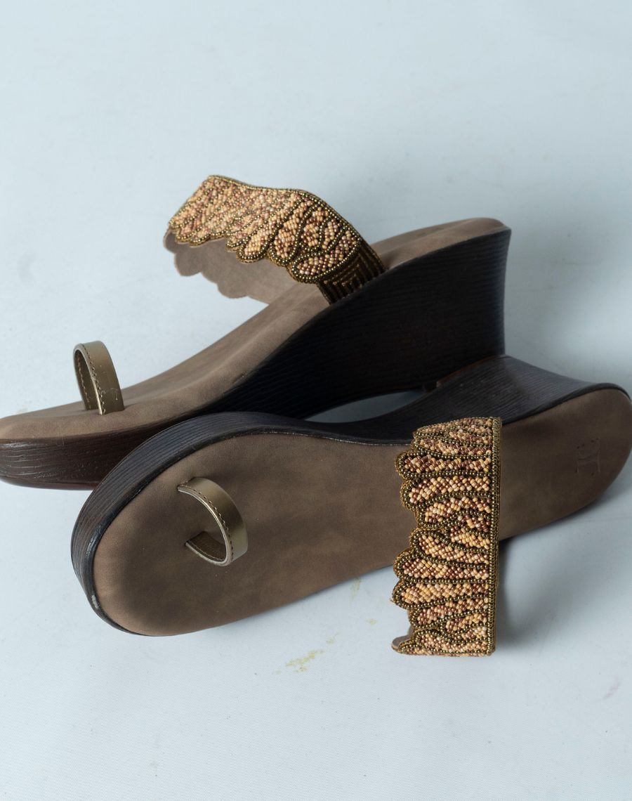 Sandal - Mid Wedge Toe Ring