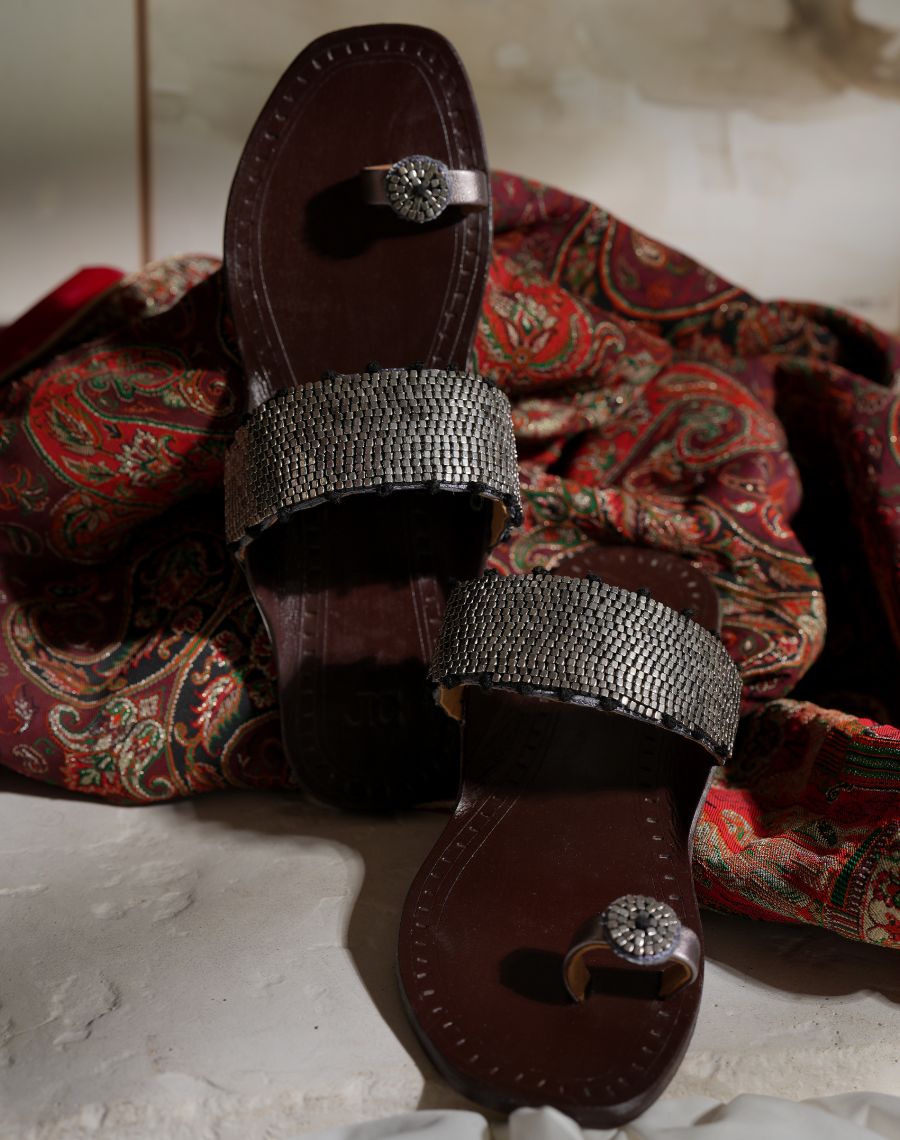 Flat beaded - Pompom - Kolhapuri
