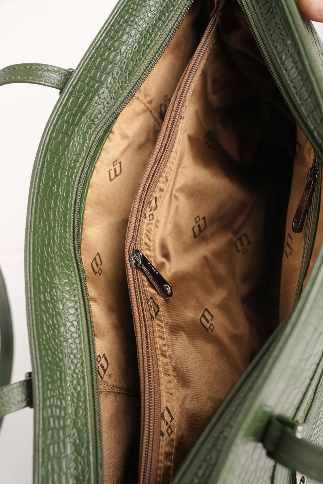 L2388 - STRUCTURED LADIES HANDBAG