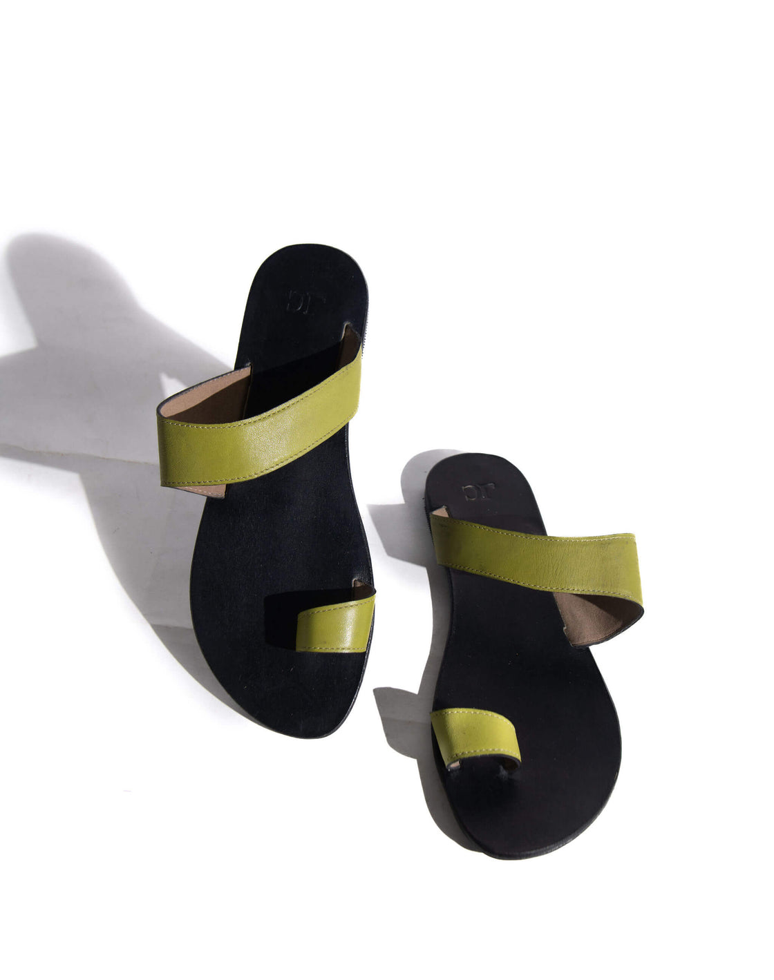 Flat sandal - Toe Ring