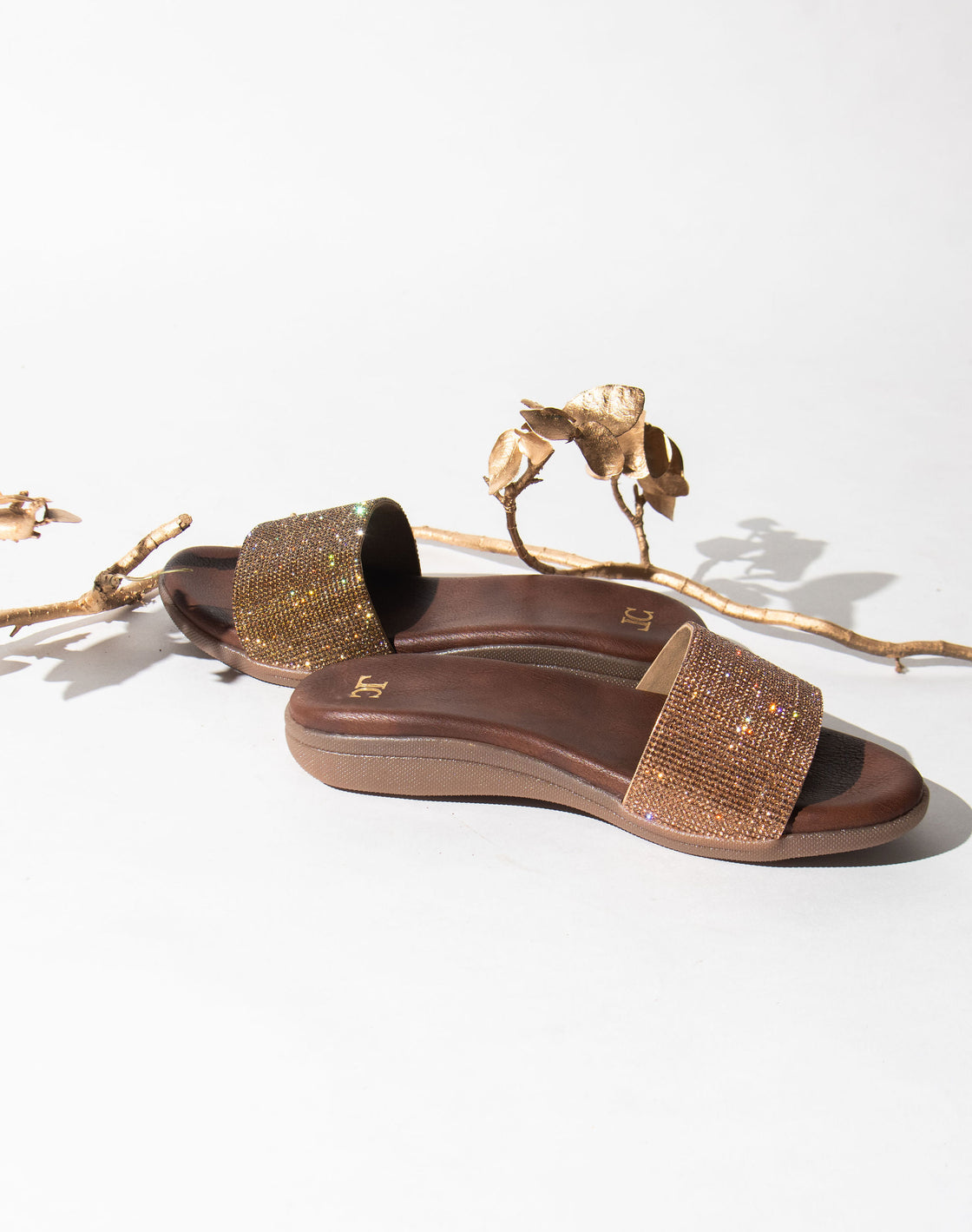 Priya - Flat studded slider